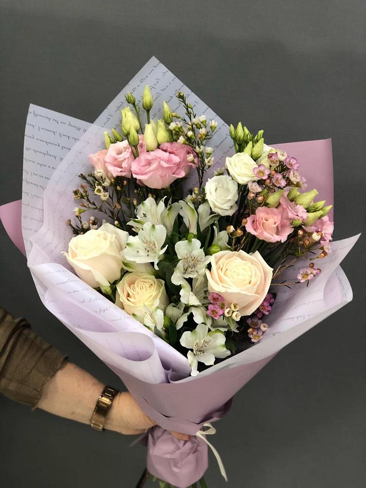 Букет цветов из: Альстромерии, Розы и Лизиантусы в Бологом