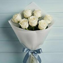 Букет 7 Белых роз Эдлесс Лав в Бологом