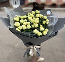 Букет Белые кустовые розы Солинеро в Бологом