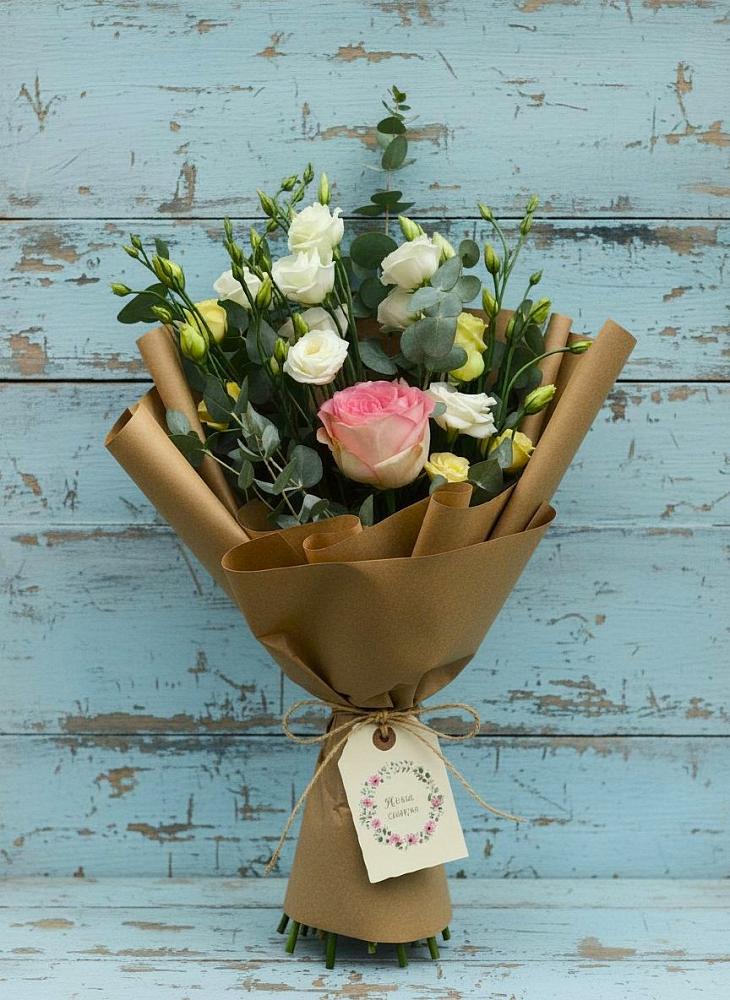 Букет цветов из: Розы и Лизиантусы в Бологом