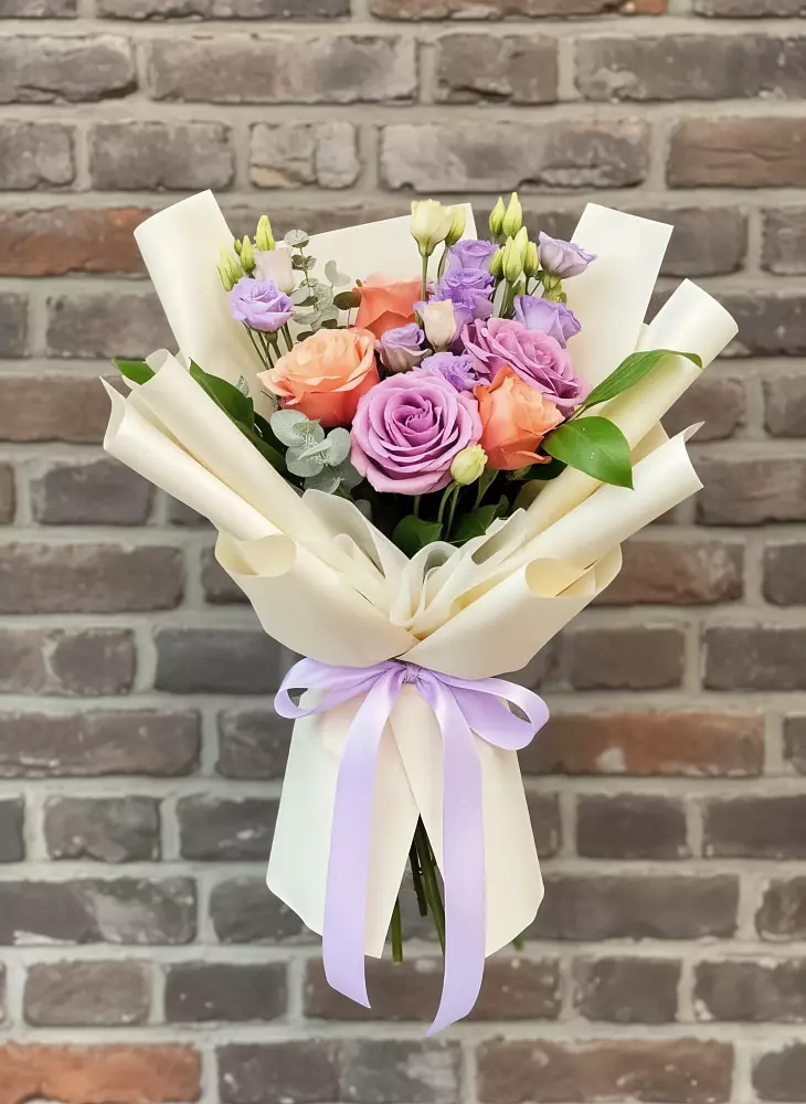 Букет цветов из: Лизиантусы и Розы в Бологом