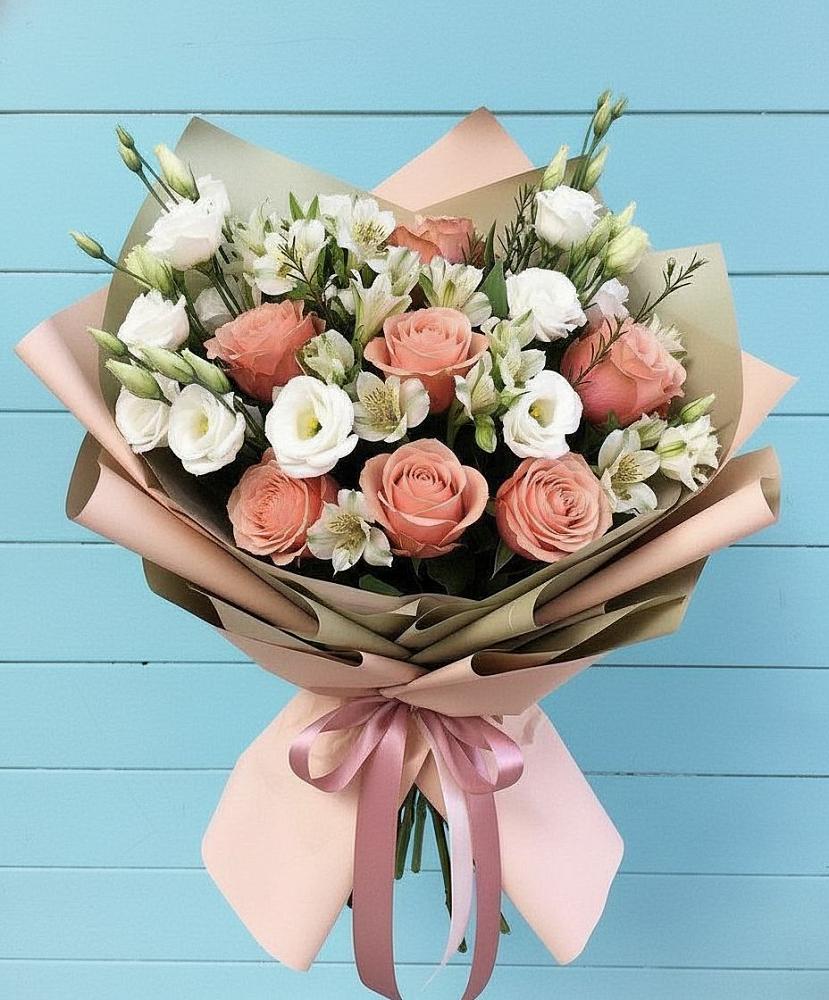 Букет цветов из: Розы, Альстромерии и Лизиантусы в Бологом