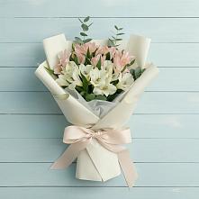 Букет цветов из:  Альстромерии в Бологом