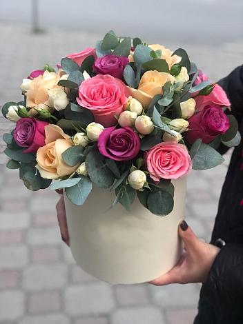 Цветочная композиция из Розы в шляпной коробке в Бологом