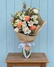 Букет цветов из:  Альстромерии, Лизиантусы, Розы и Хризантемы #REPLACE_PRED# Бологом