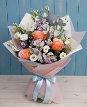 Букет цветов из:  Лизиантусы, Розы, Альстромерии и Гипсофила в Бологом