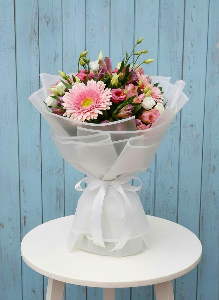 Букет цветов из: Герберы, Альстромерии и Лизиантусы в Бологом