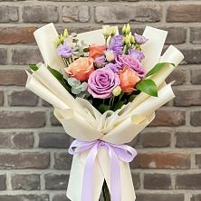 Букет цветов из:  Лизиантусы и Розы в Бологом