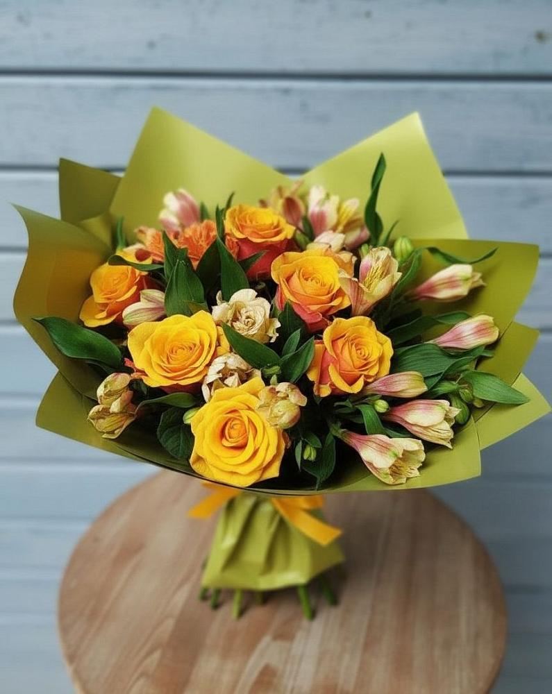 Букет цветов из: Альстромерии и Розы в Бологом