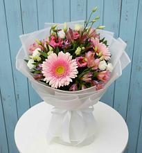 Букет цветов из:  Герберы, Альстромерии и Лизиантусы #REPLACE_PRED# Бологом