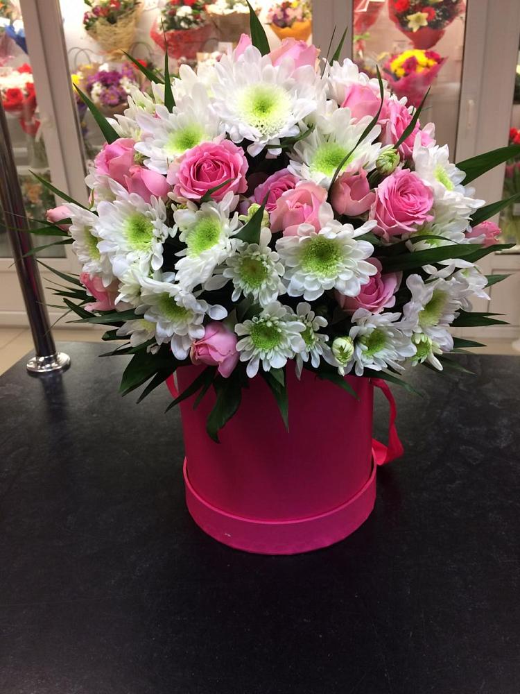 Цветочная композиция из Розы и Хризантемы в шляпной коробке в Бологом