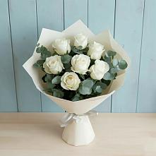 Букет Белые розы в Эвкалипте в Бологом