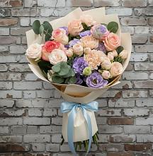 Букет цветов из:  Розы, Лизиантусы и Гвоздики в Бологом