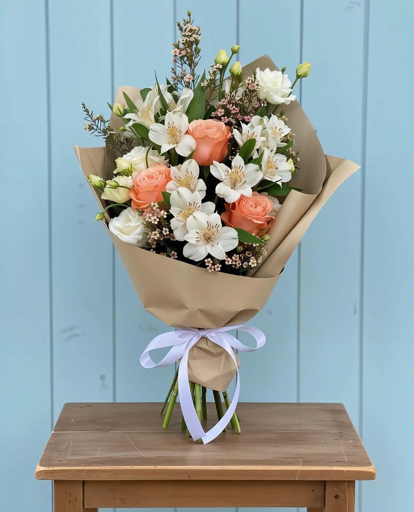 Букет цветов из: Альстромерии, Лизиантусы, Розы и Хризантемы в Бологом