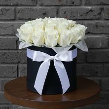 Цветочная композиция из Розы в шляпной коробке в Бологом