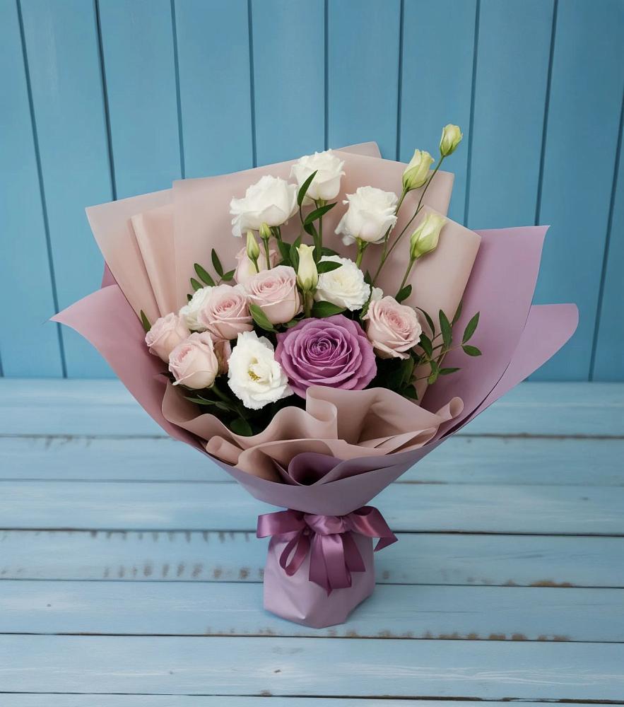 Букет цветов из: Розы и Лизиантусы в Бологом